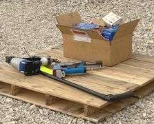 2 air staple guns w/ staples