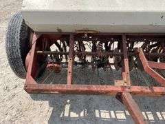 International 10 9' grain drill