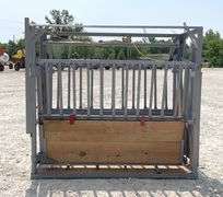 Rebuilt cattle squeeze chute w/ head catch gate