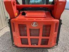 Kubota SVL75-2 skid steer loader