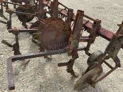 IH 6-row 3-point cultivator