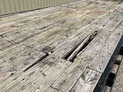 2009 PJ 30' flatbed gooseneck trailer