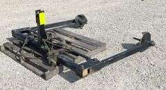 3-point bale unroller w/ squeeze cylinder