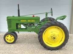 John Deere H tractor