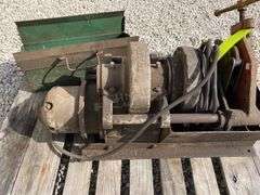 Toledo 999 pipe threader w/ dies, 110 volts