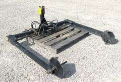 3-point bale unroller w/ squeeze cylinder
