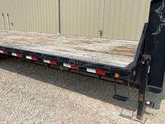 2009 PJ 30' flatbed gooseneck trailer