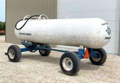 Lely wagon gear w/ 1,000 gallon anhydrous tank