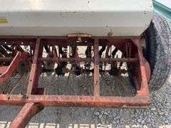 International 10 9' grain drill