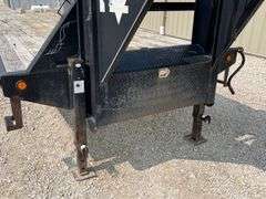 2009 PJ 30' flatbed gooseneck trailer