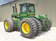 John Deere 8640 4-wheel drive tractor
