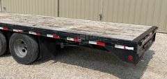 2009 PJ 30' flatbed gooseneck trailer