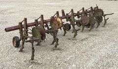 IH 6-row 3-point cultivator