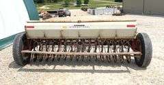 International 10 9' grain drill