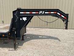 2009 PJ 30' flatbed gooseneck trailer