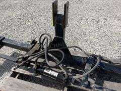 3-point bale unroller w/ squeeze cylinder