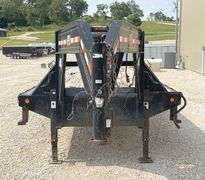 2009 PJ 30' flatbed gooseneck trailer