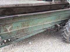 Ground drive manure spreader w/ steel floor