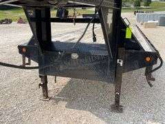 2009 PJ 30' flatbed gooseneck trailer
