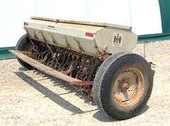 International 10 9' grain drill