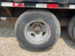 2009 PJ 30' flatbed gooseneck trailer