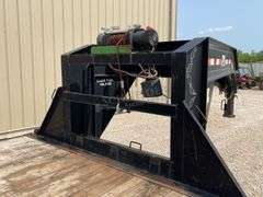 2009 PJ 30' flatbed gooseneck trailer