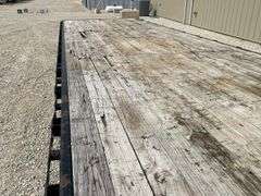 2009 PJ 30' flatbed gooseneck trailer