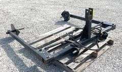 3-point bale unroller w/ squeeze cylinder