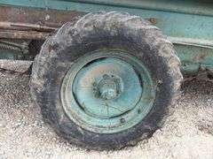 Ground drive manure spreader w/ steel floor