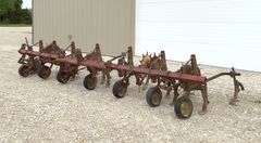 IH 6-row 3-point cultivator