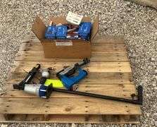 2 air staple guns w/ staples