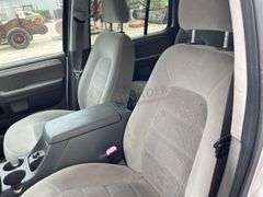2004 Ford Explorer XLT 4x4 SUV