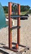 Hydraulic shop press