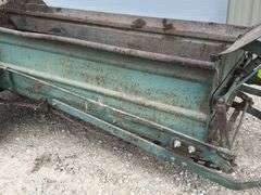 Ground drive manure spreader w/ steel floor