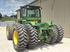 John Deere 8640 4-wheel drive tractor