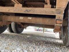 2009 PJ 30' flatbed gooseneck trailer