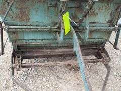 Ground drive manure spreader w/ steel floor