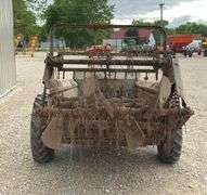 Ground drive manure spreader w/ steel floor