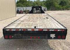 2009 PJ 30' flatbed gooseneck trailer
