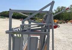 Rebuilt cattle squeeze chute w/ head catch gate