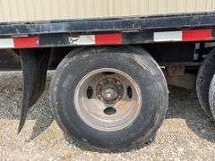 2009 PJ 30' flatbed gooseneck trailer