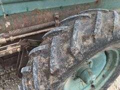 Ground drive manure spreader w/ steel floor