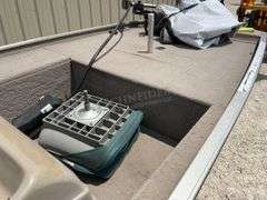 2000 Fisher 17 Dominator aluminum fishing boat