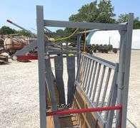 Rebuilt cattle squeeze chute w/ head catch gate