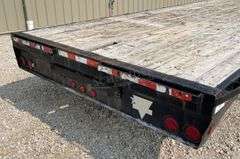 2009 PJ 30' flatbed gooseneck trailer