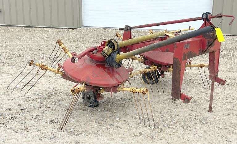 New Holland 254 3-point tedder rake