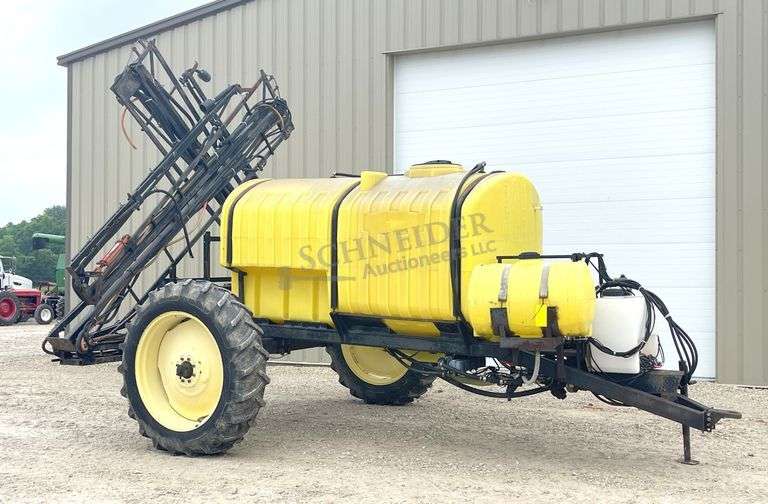 B&B 1,000 gallon pull type sprayer