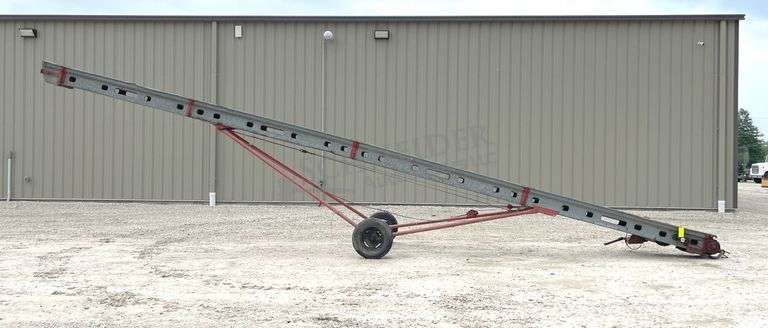 Kewanee 500 40' hay & grain elevator