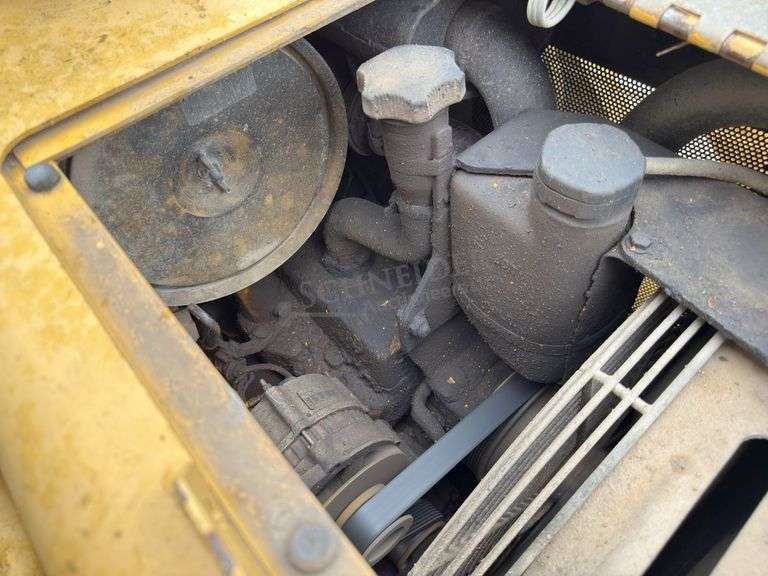 John Deere 555G crawler loader