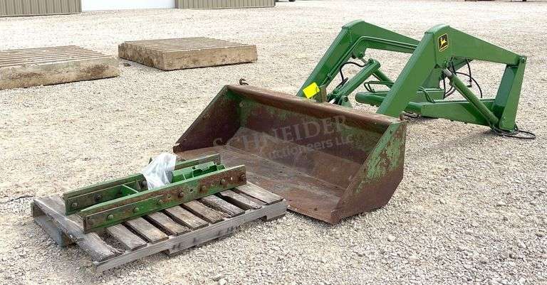 John Deere model 48 loader off of 4020